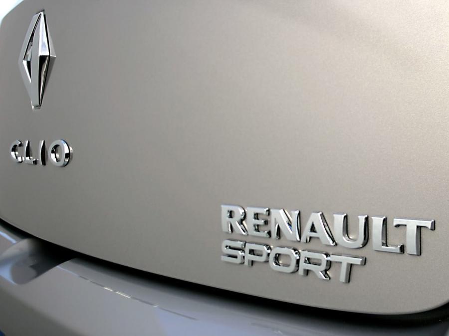  Renault Clio R.S. 2.0 16V 2006 года  (фото 35 из 125)